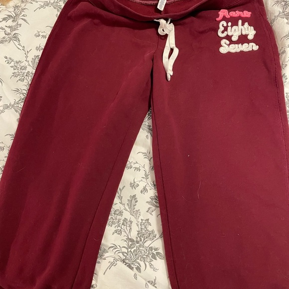 Aeropostale sweatpant capri pants - Picture 3 of 4